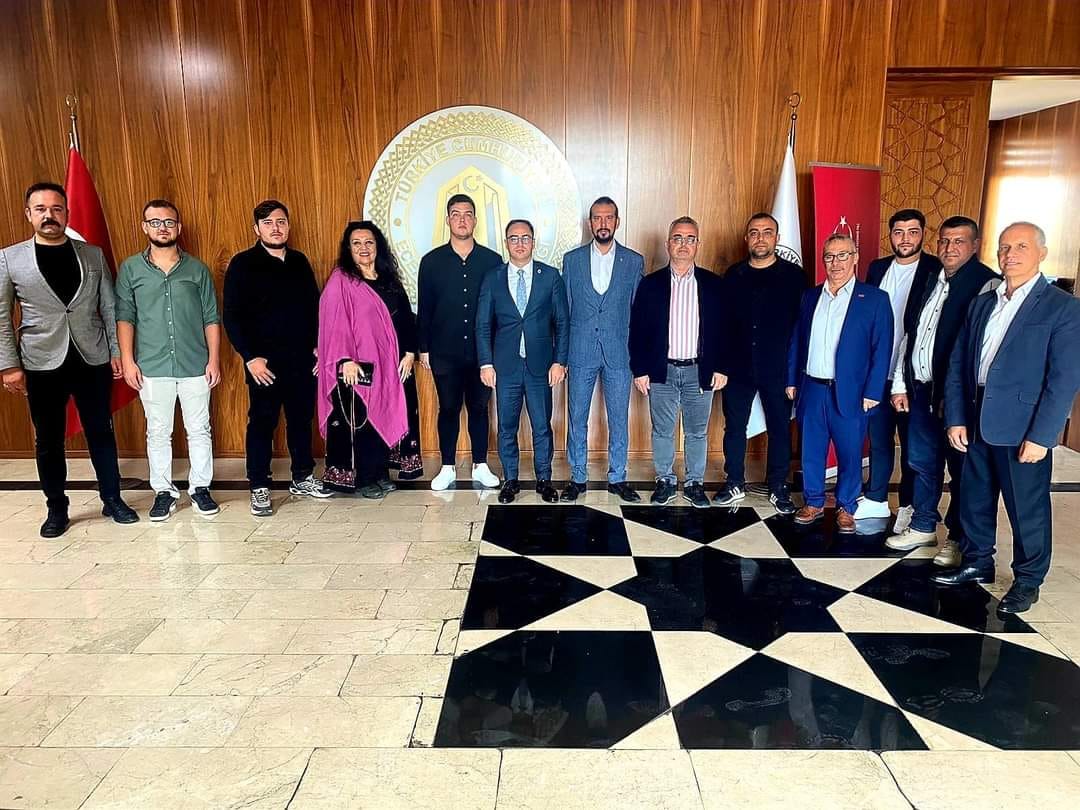 Ak Parti İlçe Teşkilatı Kaymakamımız Sn.Murat ÇİÇEK’i makamında ziyaret ettiler.