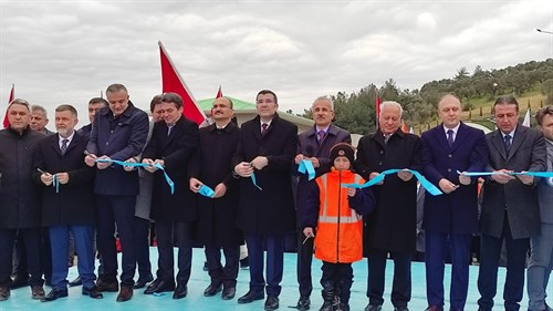 İLÇEMİZ KAYMAKAMI MUSTAFA ÇİFTÇİLER GELİBOLU-ECEABAT YOLU VE TÜNELLERİ AÇILIŞ TÖRENİNE KATILDI.