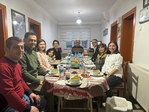  Kaymakamımız Sn.Murat ÇİÇEK Kıbrıs Muharip Gazisi Salih ÖZDEMİR' i ve ailesini evinde ziyaret ederek iftar sofralarına konuk oldu.