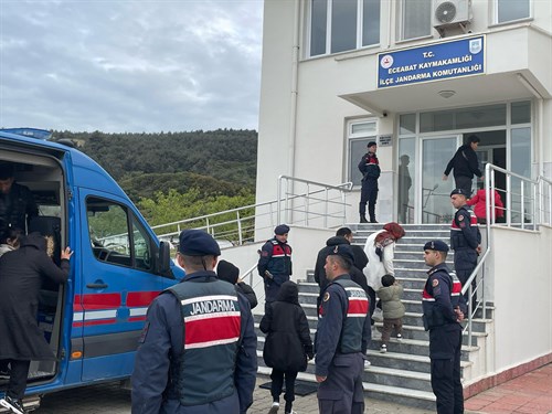 Jandarma ekiplerimizce İlçemiz Küçükanafarta Köyü kırsalında düzensiz göçmenler yakalandı.